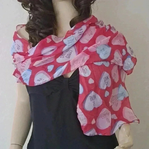 SCARF VALENTINES DAY HEARTS TREATS - Picture 2 of 3